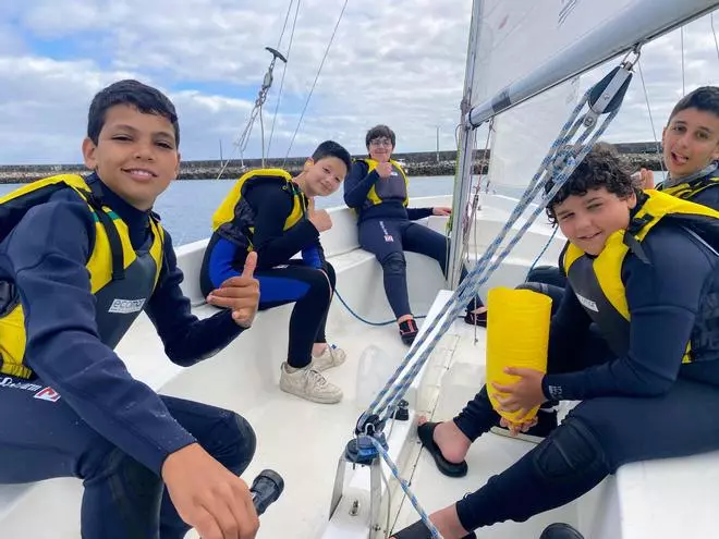 Casi 400 escolares de Costa da Morte descubren el mar con un programa único en Galicia