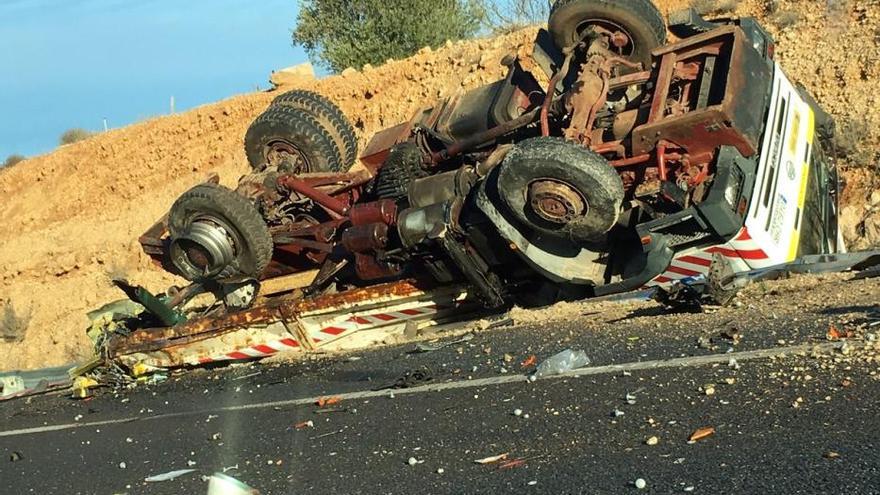 Muere en la A-3 en Villargordo un técnico de carreteras arrollado por un camión