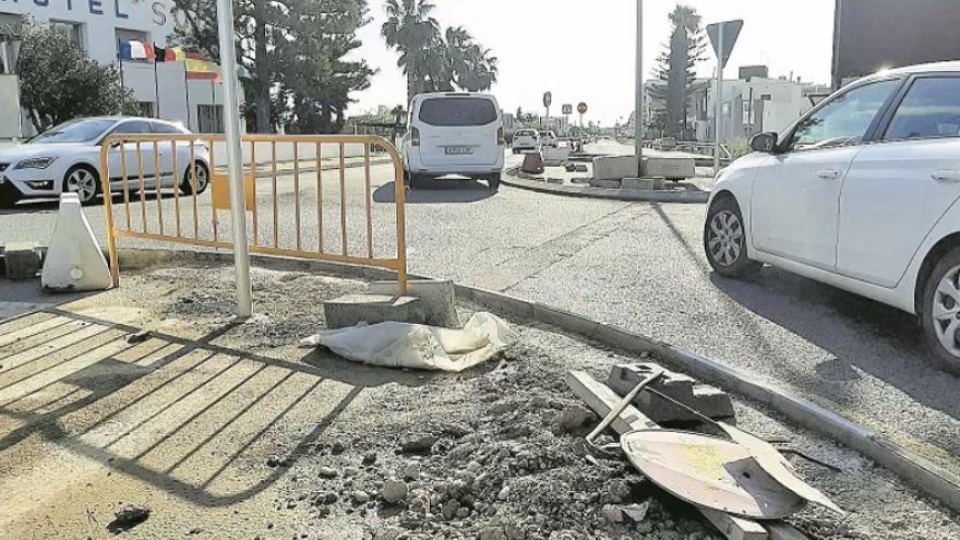 Estado que presenta el vial a día de hoy, después de que la empresa adjudicataria dejara las obras empantanadas.