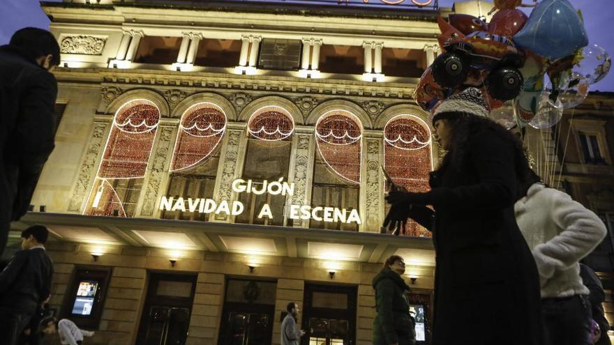 El Teatro Jovellanos, engalanado por Navidad