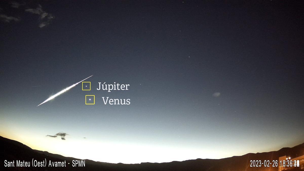 Vídeo: Júpiter, Venus y una bola de fuego hacen brillar el cielo de Castellón