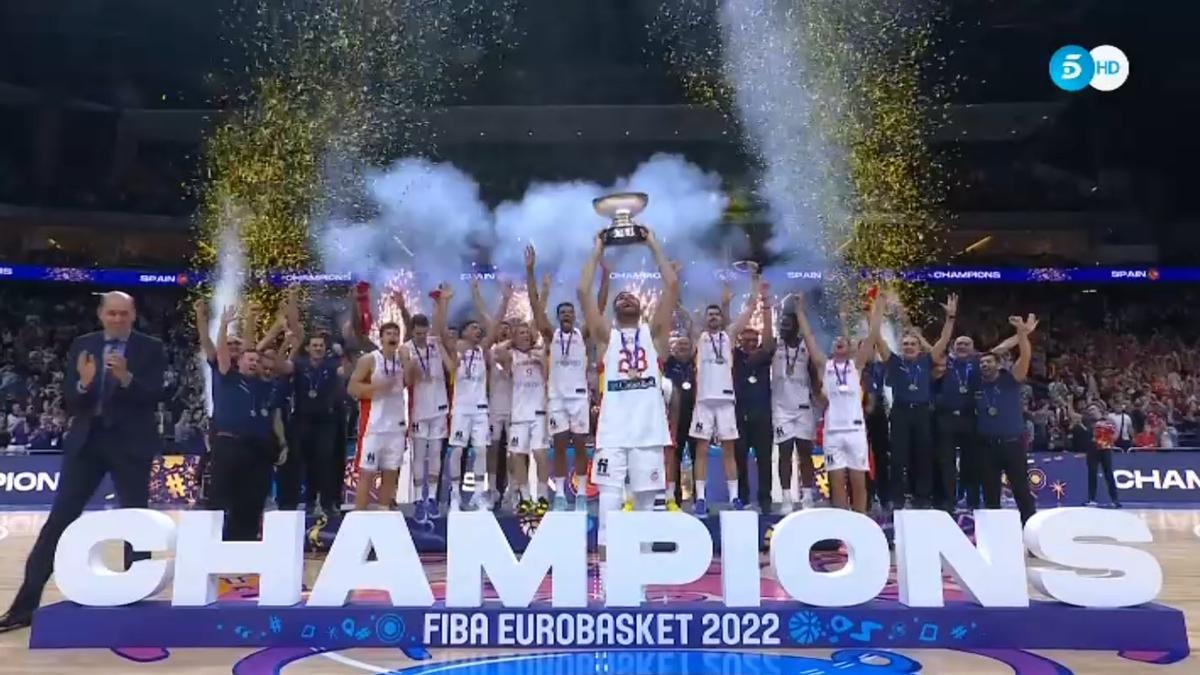 Rudy levanta el trofeo de campeones de Europa