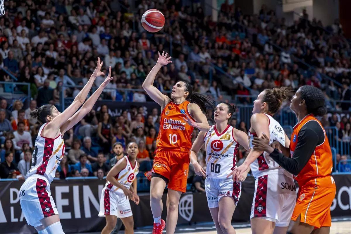 Leticia Romero, espectacular en el final de la primera parte.