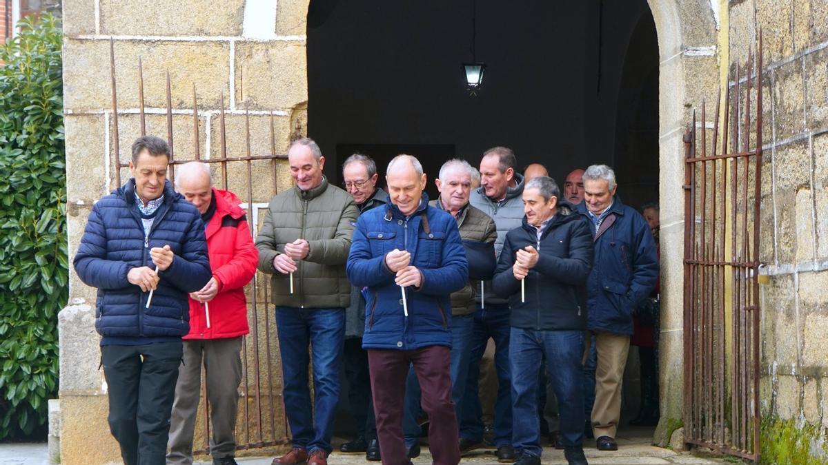 Las mujeres alistanas rememoran la Purificación de María con la "misa de parida"