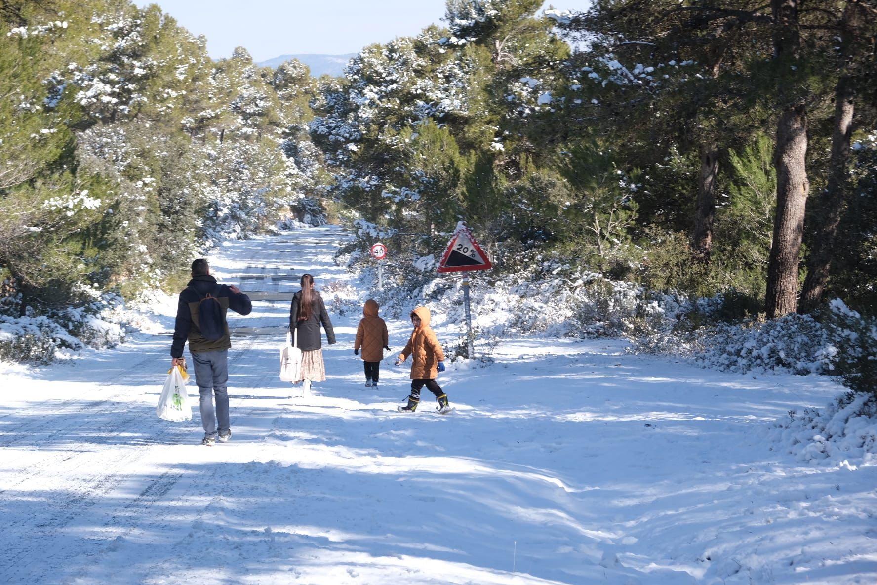 La nieve cubre de blanco el Xorret de Catí