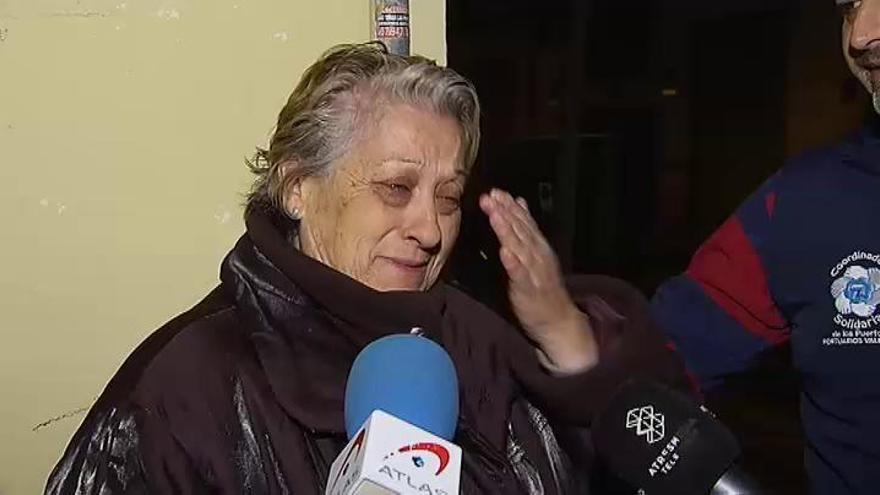 Rosario y su hijo dejan el trastero en el que vivían y lo cambian por un hotel