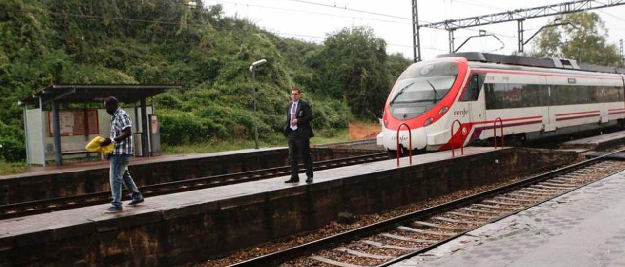 Serín abre la lucha contra el plan regional de reducir un 75% el paso de sus trenes