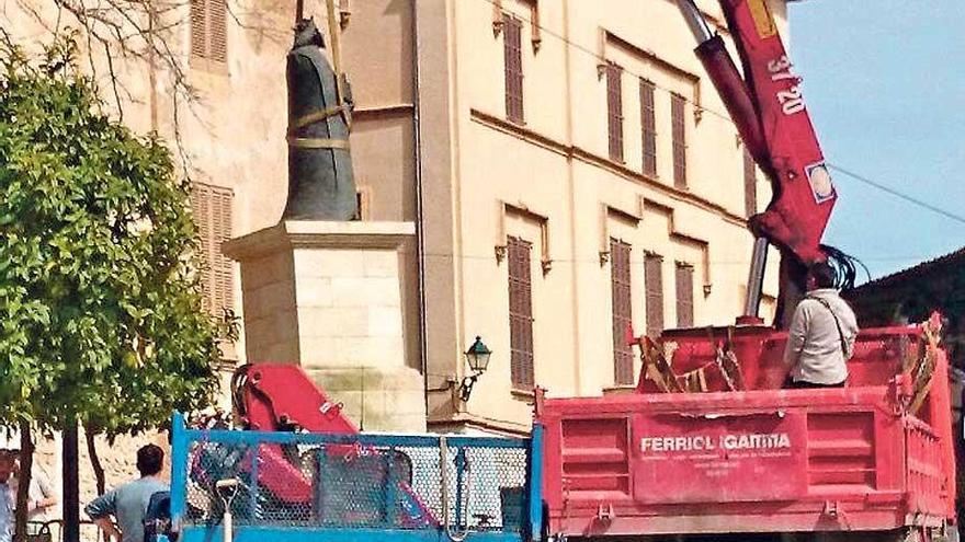 La estatua de Jaume II ya preside la Plaça del Fossar de Sineu