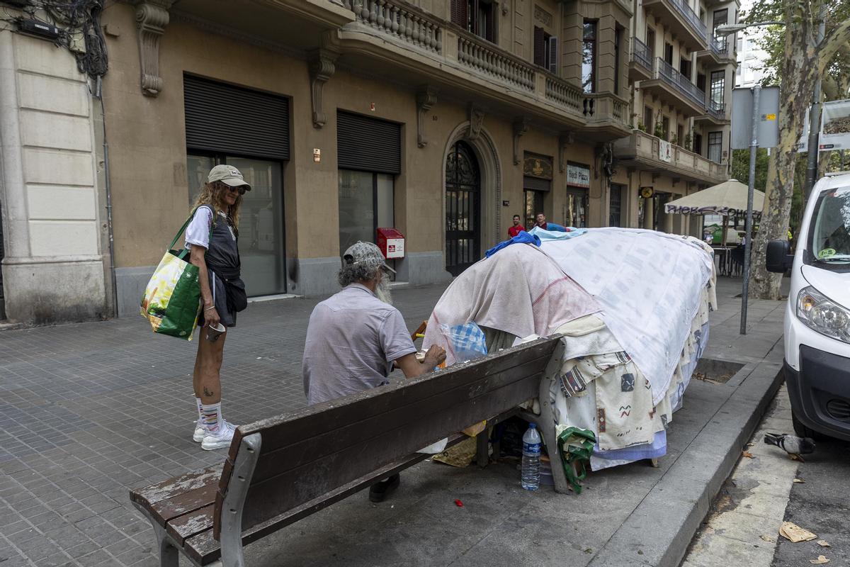 Un barraca fa un any que és al centre de Barcelona: «Viure al carrer no és il·legal»