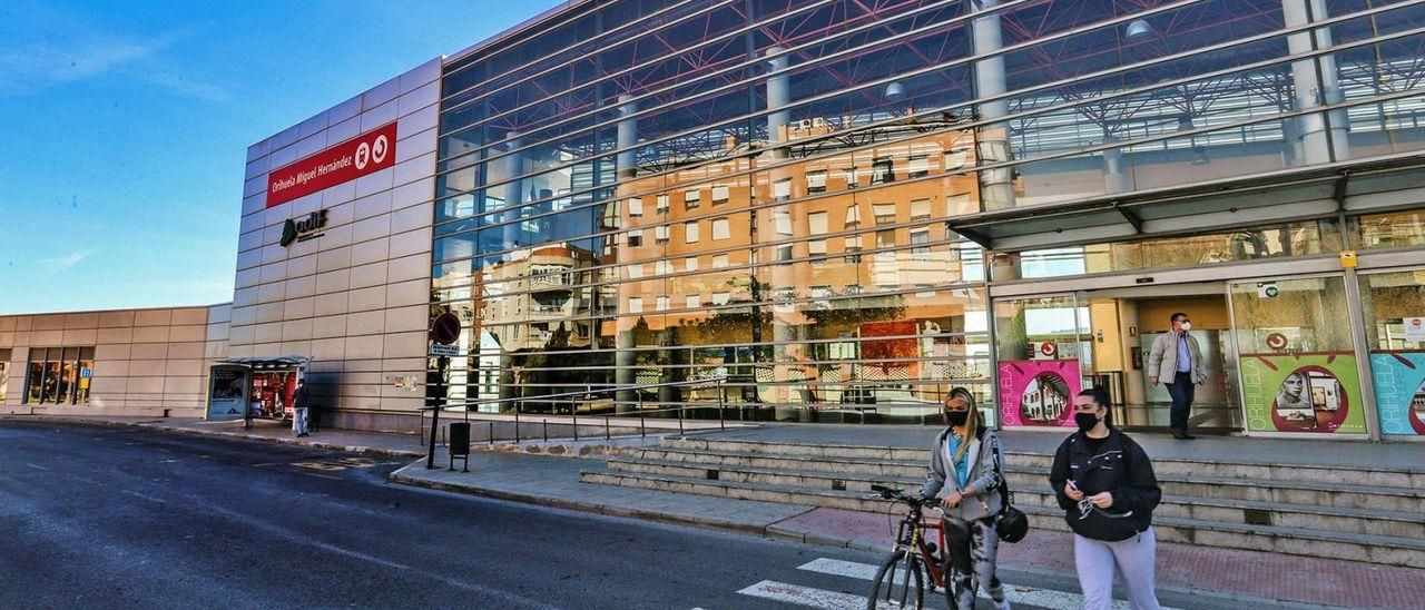 Estación de tren de Orihuela, una de las que probablemente se beneficiaría de la recuperación de la conexión con Andalucía.