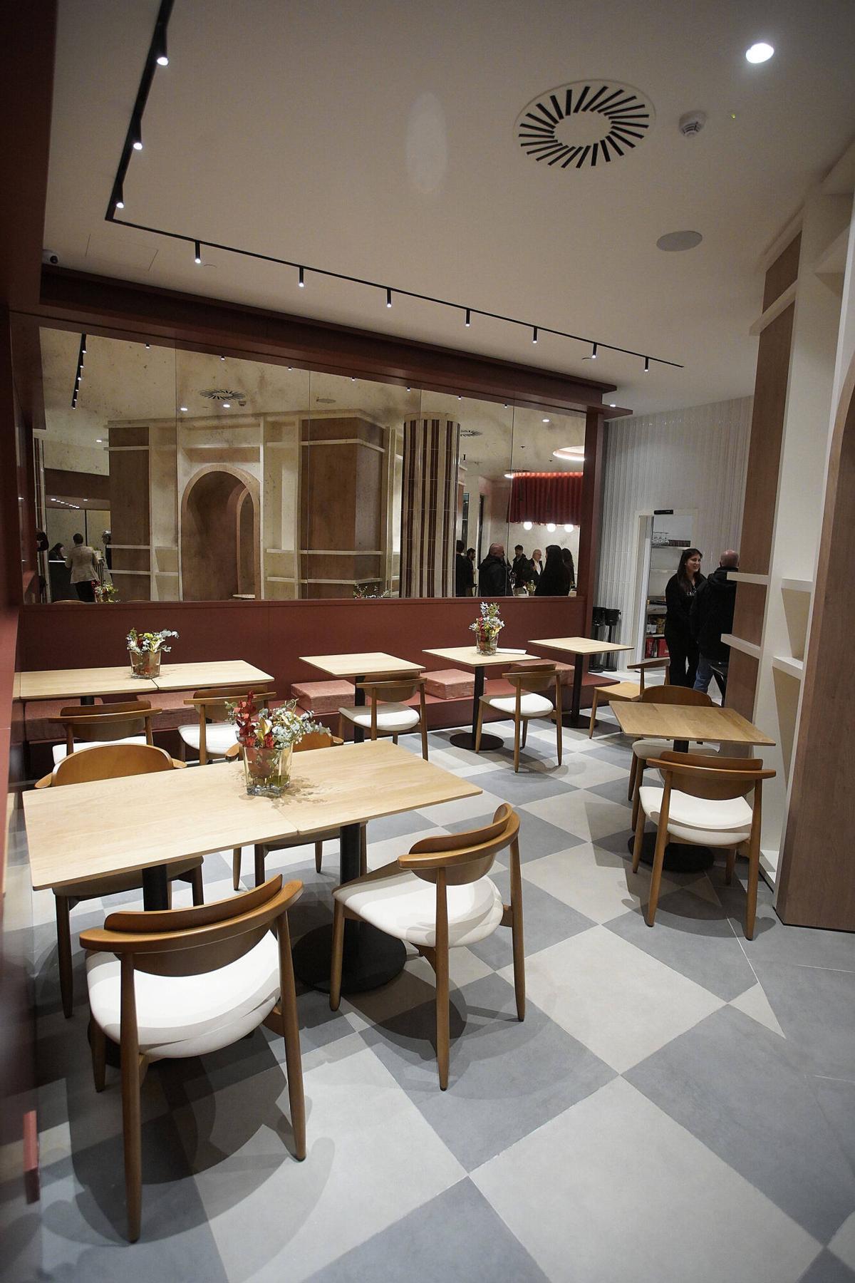 Girona Inauguració del restaurant cafeteria hotel Ultonia