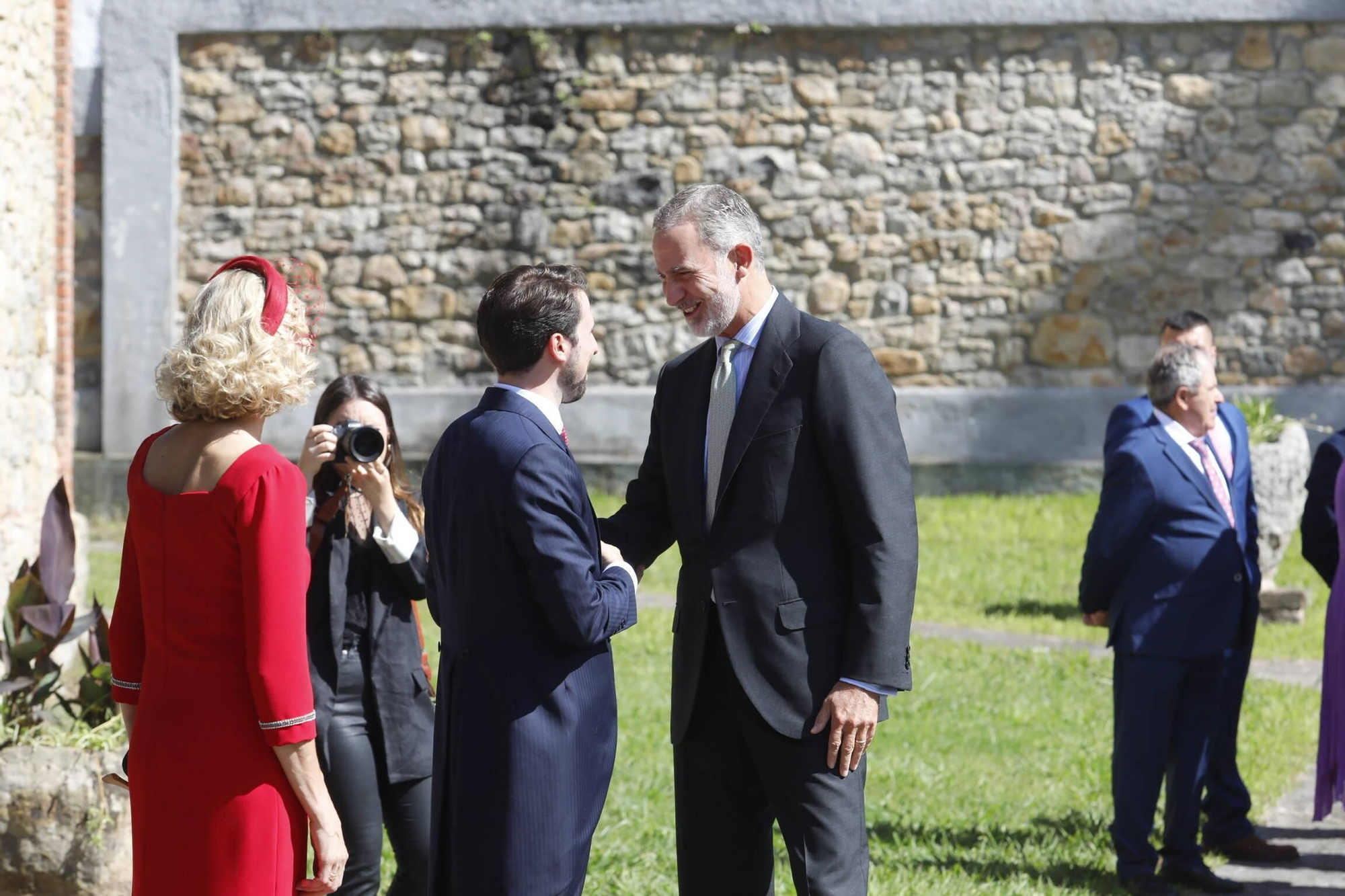 El Rey Felipe VI, testigo de excepción en la boda de su ahijado en Gijón (en imágenes)