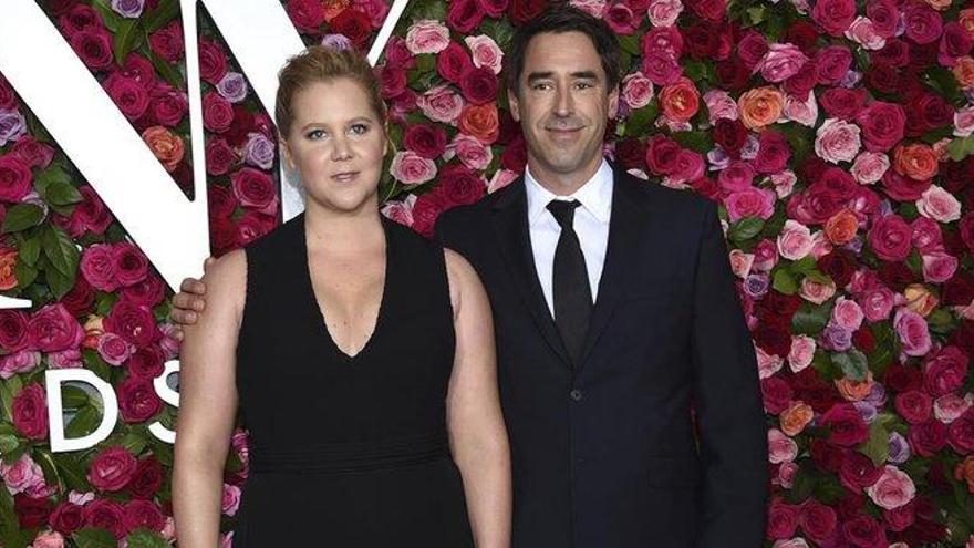 Amy Shumer y su marido, padres de su primer hijo