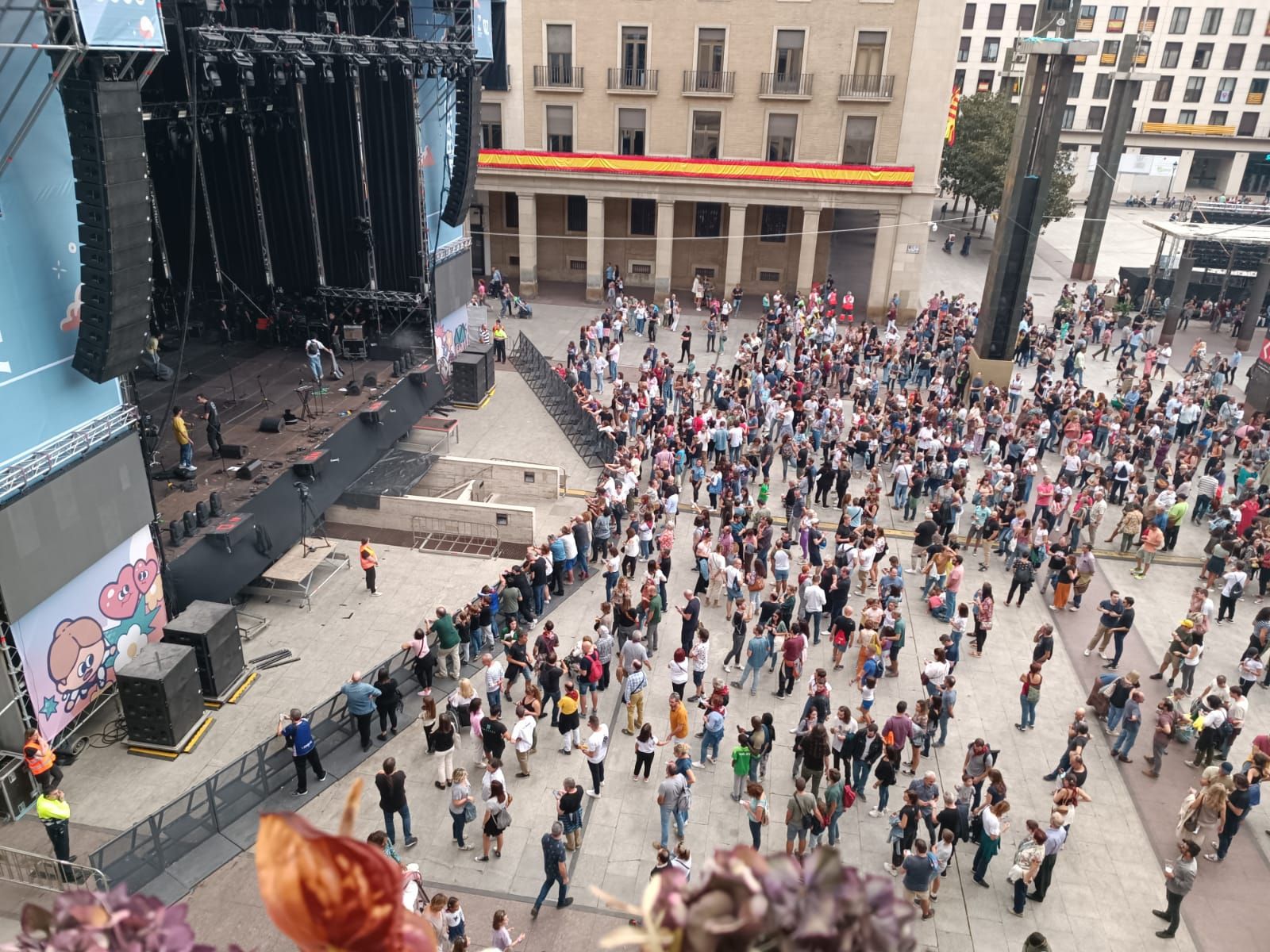 Zaragoza ha detenido las Fiestas del Pilar cinco minutos en repulsa por la agresión sexista