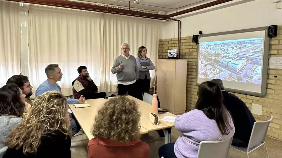 Reunión del ayuntamiento de Rafelbunyol y el equipo directivo del CEIP Verge del Miracle