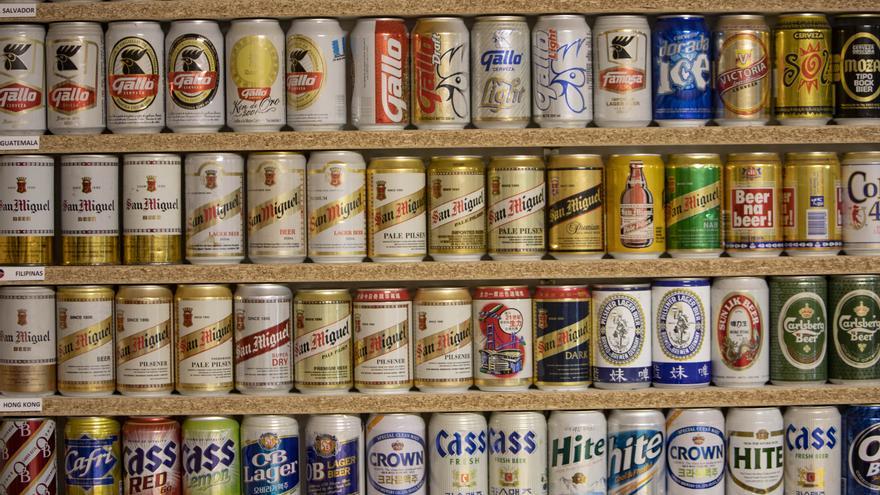 Conoce la mayor colección de latas de cerveza de España