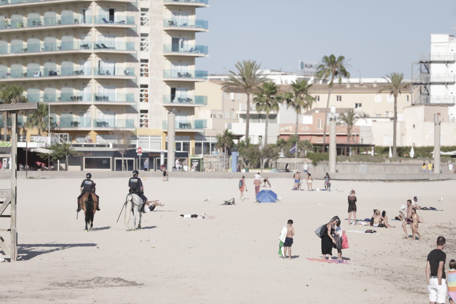 La Policía Local cierra las playas de Palma