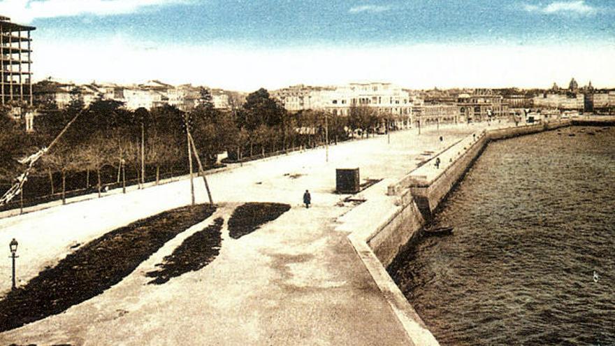 El malecón de A Coruña en una antigua postal.