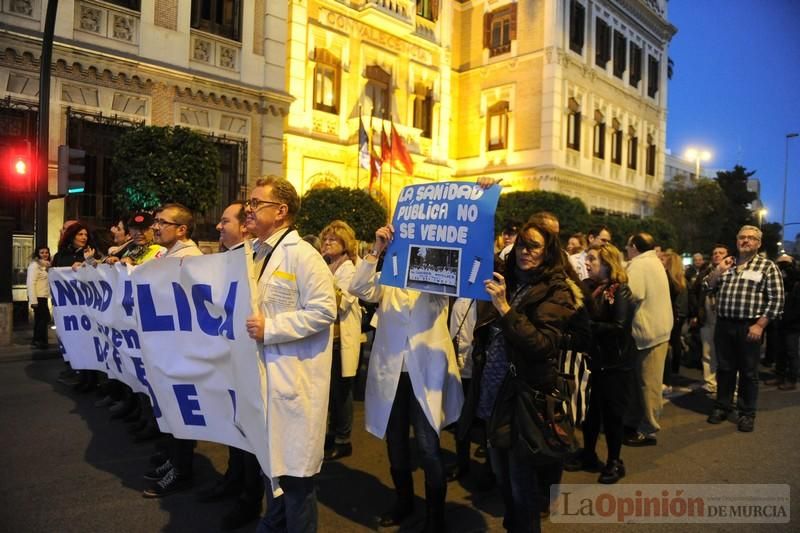 La marea blanca toma Murcia