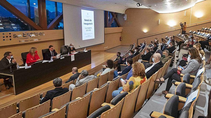 La Academia Médica premia la trayectoria profesional del doctor Joan Besalduch