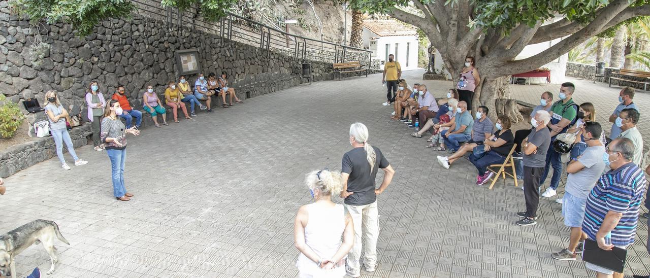 Reunión con vecinos del caserío de Masca.