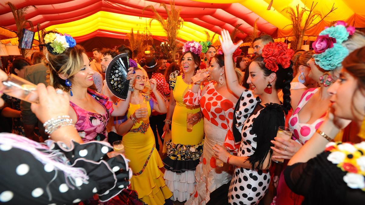 Ambiente en una caseta durante la Feria de 2019.