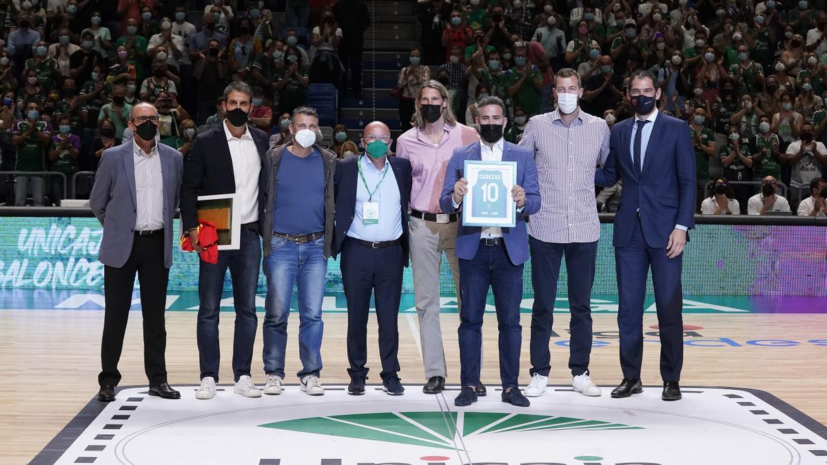 El Unicaja retira el '10' de Carlos Cabezas