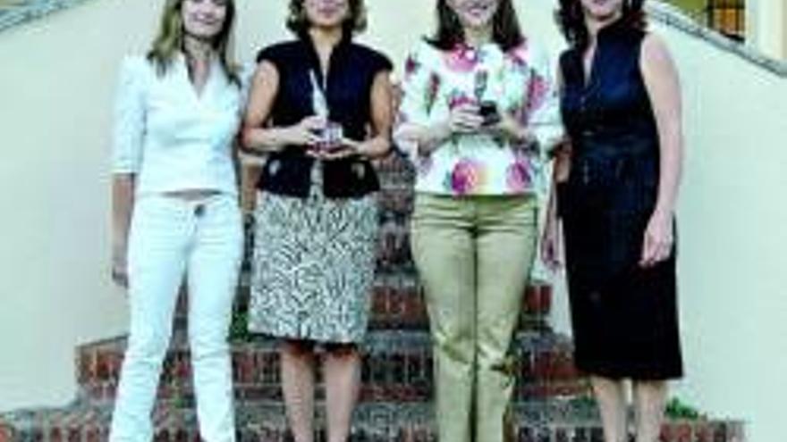 Cristina Redondoy Dolores Pallero reciben los premios de la prensa