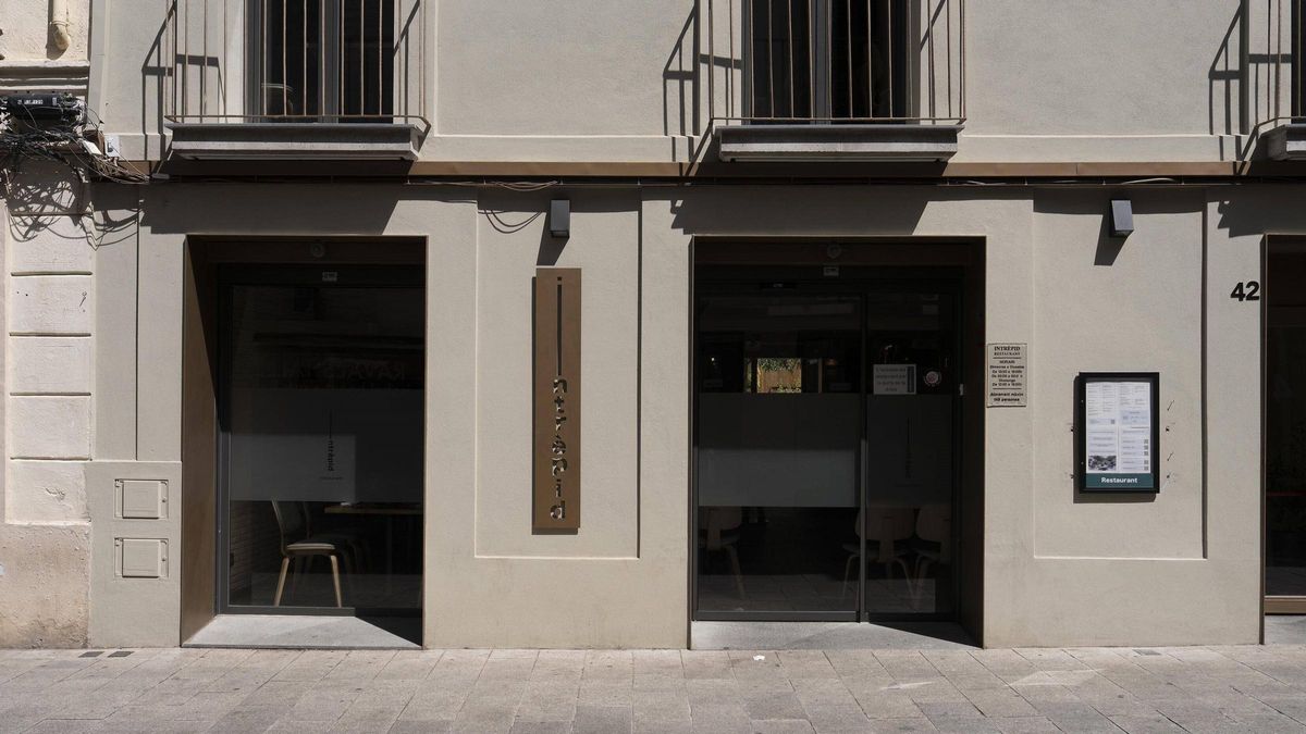La entrada del restaurante Intrèpid, en Sabadell.
