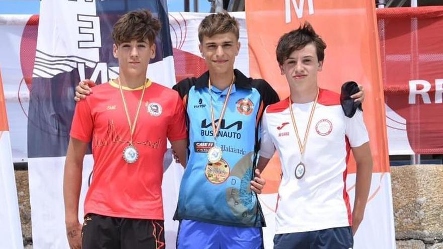 Guillermo Revilla, campeón de España cadete en nadar surf