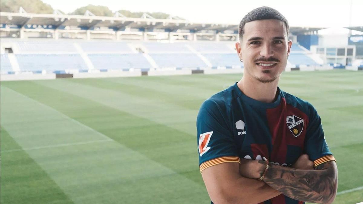 Jaime Seoane posa en El Alcoraz.