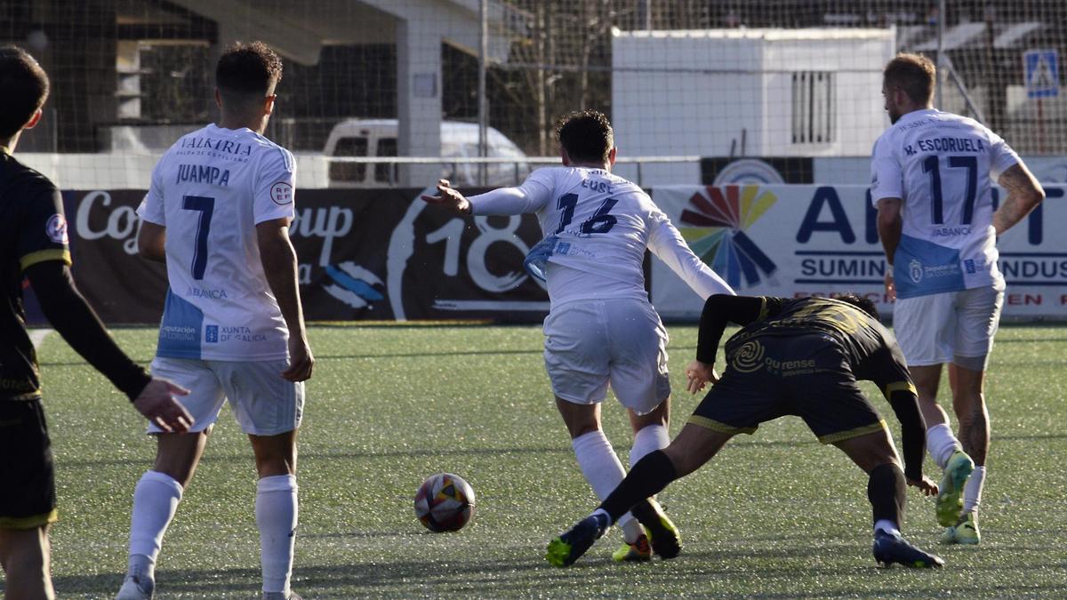 El Compos no pudo con el Ourense, muy superior en todo el partido