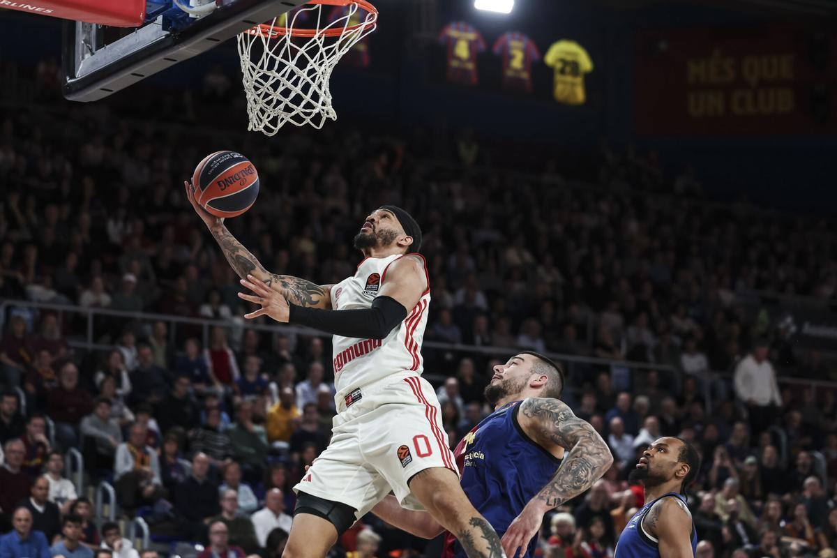 Nick Weiler-Babb entra a canasta.