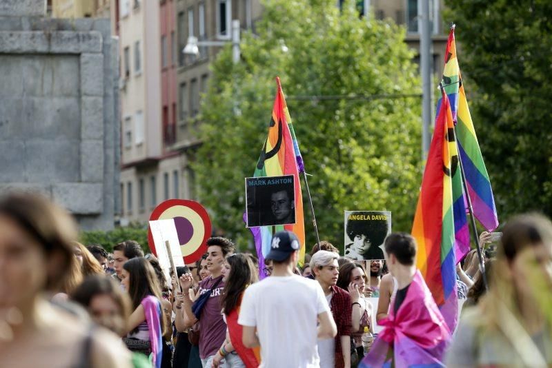 "Orgulloxos y libres". Manifestación del Orgullo en Zaragoza