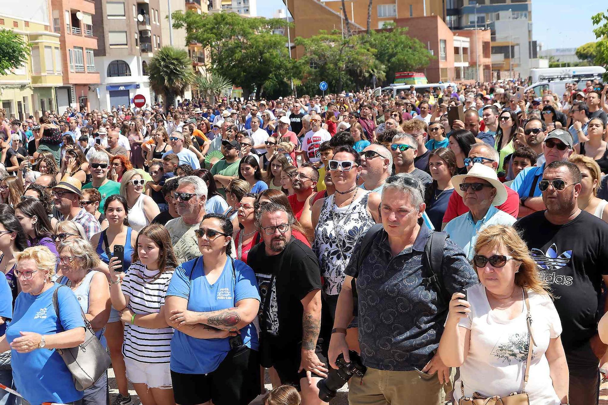 El Grau da inicio a las fiestas de Sant Pere con pólvora, bous y música