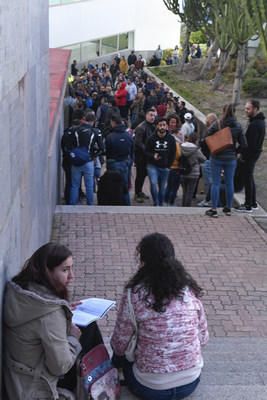 19-01-19 CANARIAS Y ECONOMIA. CAMPUS DE TAFIRA. LAS PALMAS DE GRAN CANARIA. Oposiciones a Correos. 6.000 personas se presentan a las oposiciones a Correos.  Fotos: Juan Castro.  | 19/01/2020 | Fotógrafo: Juan Carlos Castro