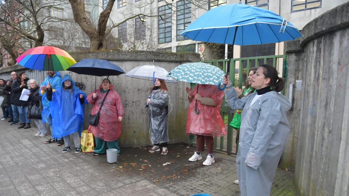 Protesta por el estado del CEIP Wenceslao Fernández Flórez