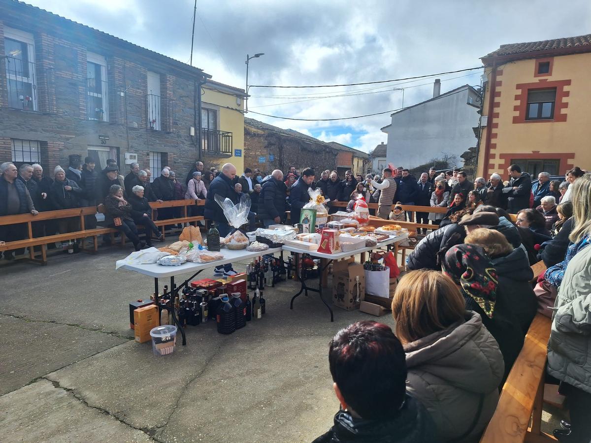 Veneración a San Antonio a la antigua usanza en Domez