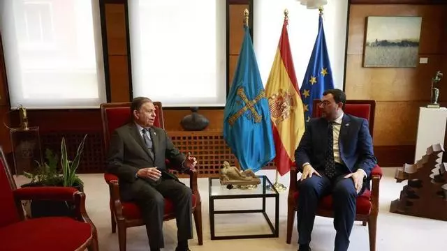 El Alcalde de Oviedo critica la "injustificable tardanza" con los derribos del viejo HUCA: "Tan solo hay robos que han provocado su destrucción"