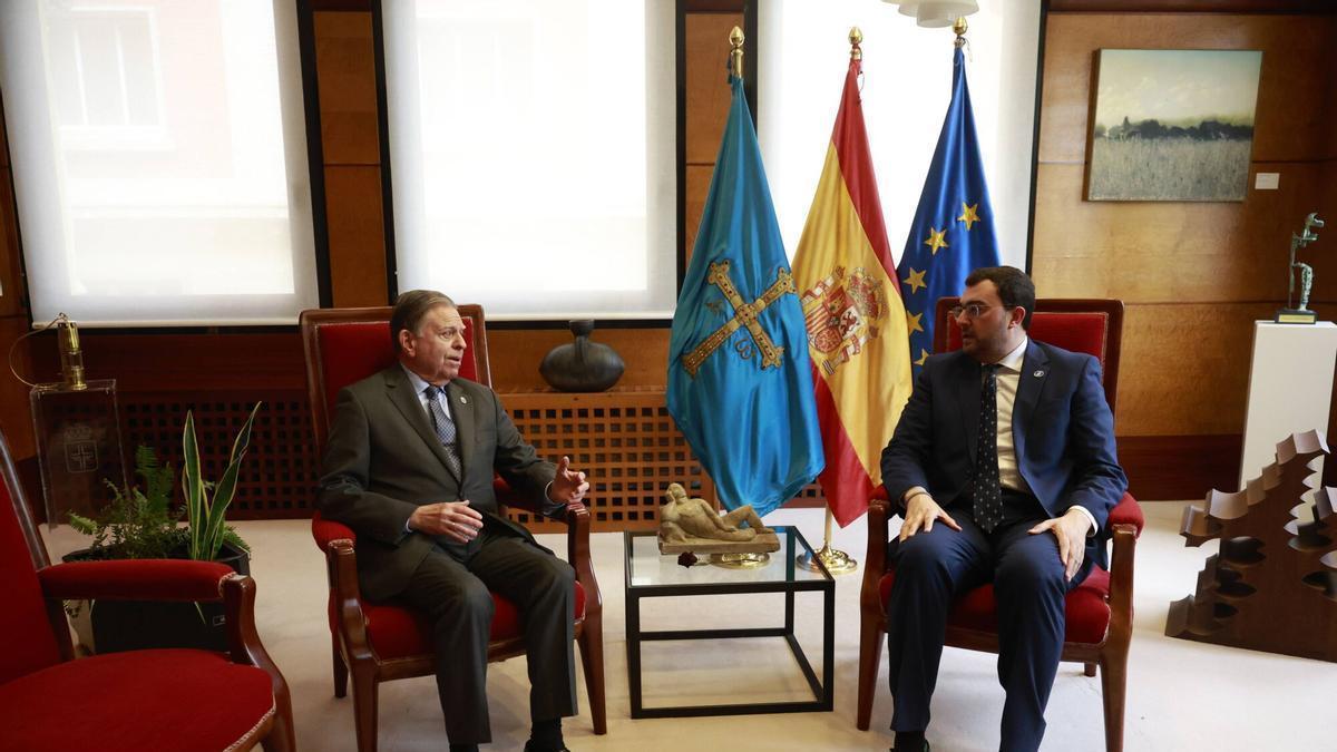 El Alcalde de Oviedo critica la "injustificable tardanza" con los derribos del viejo HUCA: "Tan solo hay robos que han provocado su destrucción"