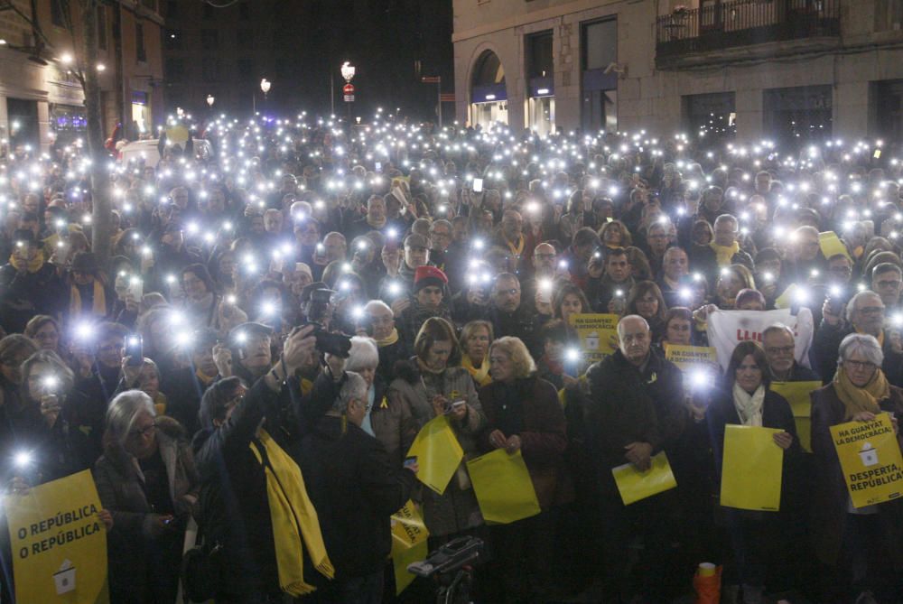 Concentració a la Plaça del Vi.