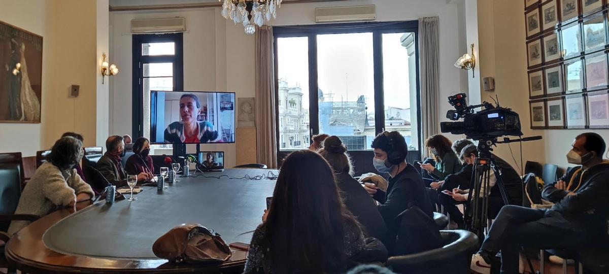 Momento del encuentro con científicos ayer en Madrid.