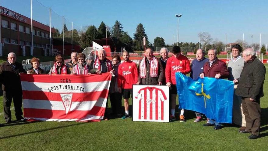 Público asistente al partido ante el filial en Mareo.