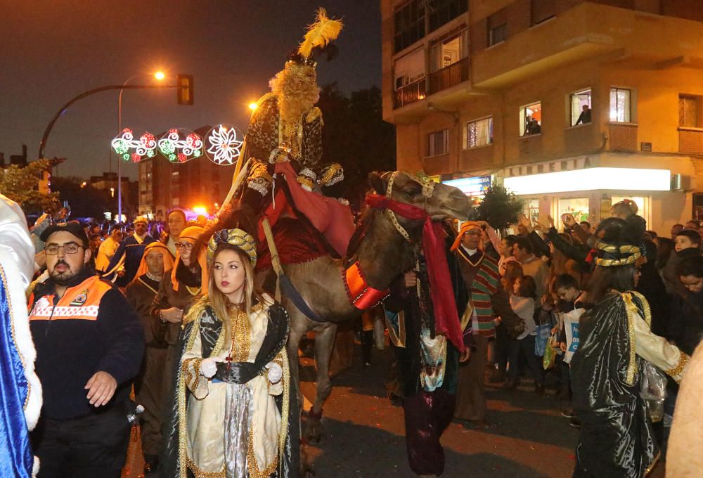 El distrito malagueño, como ya es tradición, adelanta el cortejo de sus majestades los Reyes Magos por las calles Fernández Fermina, Conde del Guadalhorce, Cruz del Humilladero o Camino de San Rafael.