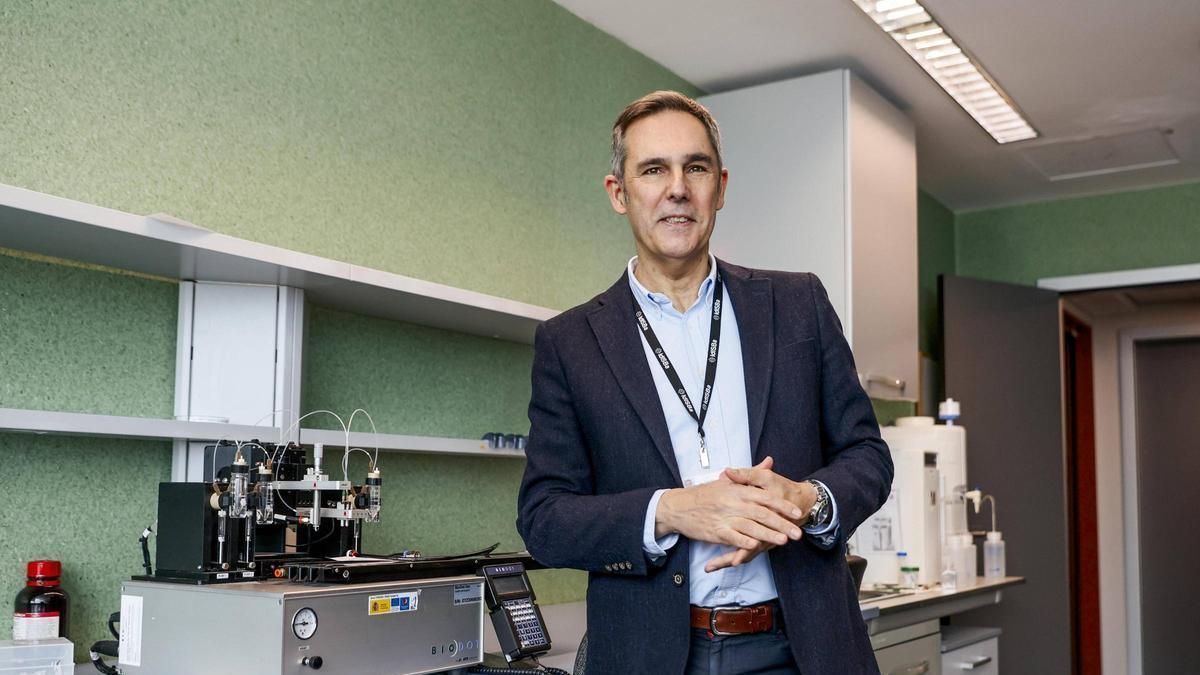 El doctor Tomàs Ripoll, en uno de los laboratorios del IdISBa.