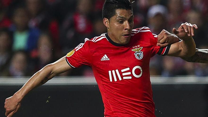 Enzo Pérez, con la camiseta del Benfica.