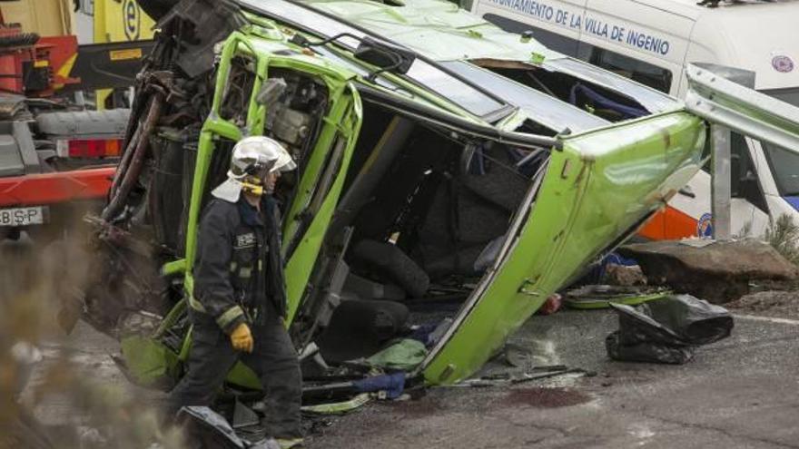 Un muerto y 17 heridos en un accidente de bus en Canarias