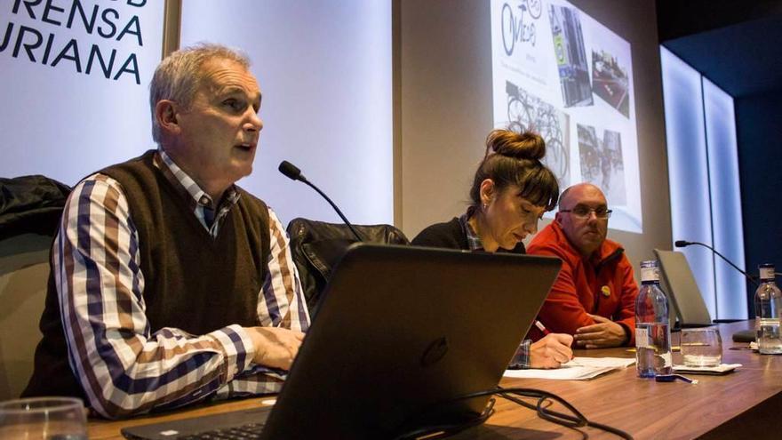 Francisco Bastida, Ángeles López y David Ripoll, ayer, en el Club Prensa Asturiana.