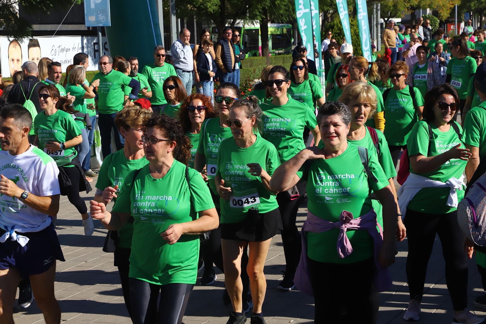 La Asociación Española contra el Cáncer convierte el Vial en una gran marea verde