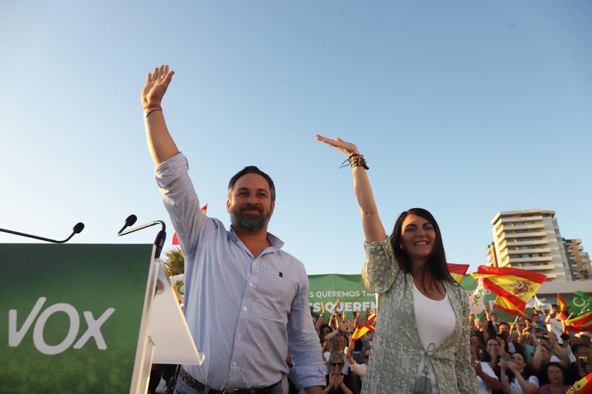 Abascal con Macarena Olona en la campaña para las elecciones andaluzas de 2022. VOX